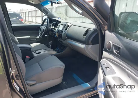 2015 Toyota Tacoma Base V6 z USA, uszkodzony, nr VIN 5TFLU4EN0FX145357